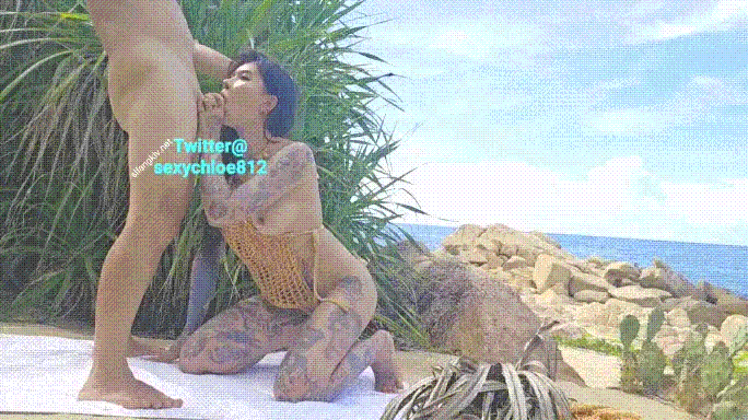 震撼✌精品分享露脸才是王道！火爆平台的推特网红【龙猫夫妇】最新私拍，露出女女野战调教紫薇啪啪阴环全身纹野性十足 - 截图8