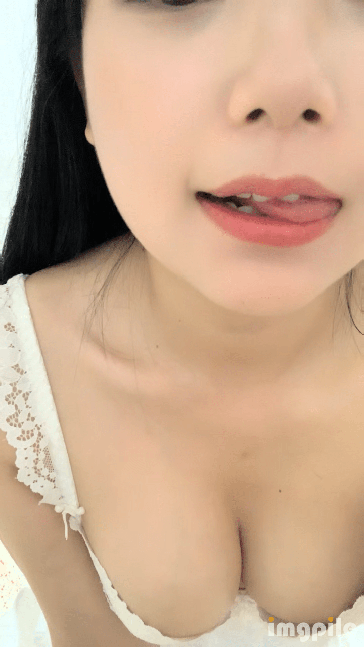 顶级尤物美少女！好久没播回归！外表甜美大尺度自慰，粗大假屌抽插骚穴，表情一脸享受 - 截图1