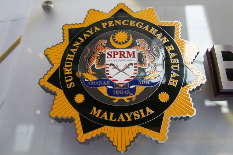Macc Arrests Singaporean For Bribery The Star - Premium Geometric Picture Gallery - Mobile