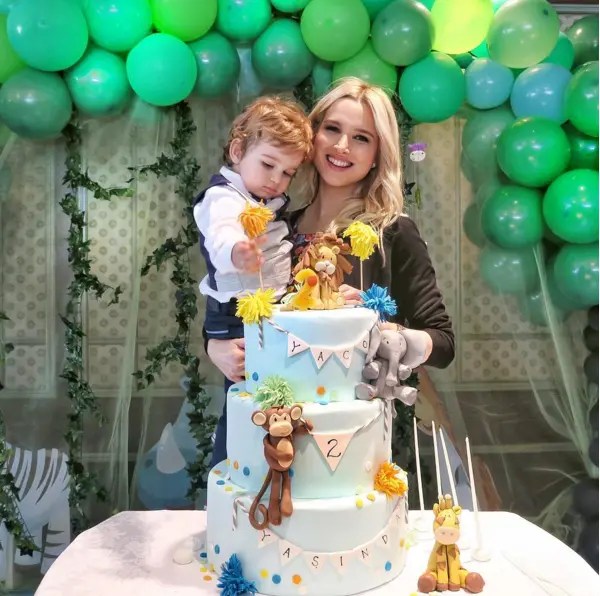 Yilbaşi süsleri̇ 6 li multi̇ renkli̇ yelpaze süs seti̇ düğün kina süsleri̇&nbsp;. KÜÇÜK YALÇIN'A SÜRPRİZ DOĞUM GÜNÜ| Alem Dergisi