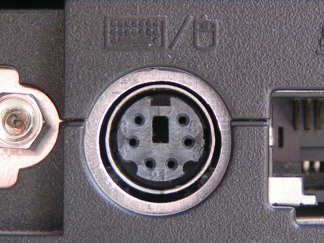 Conector PS/2 en laptop