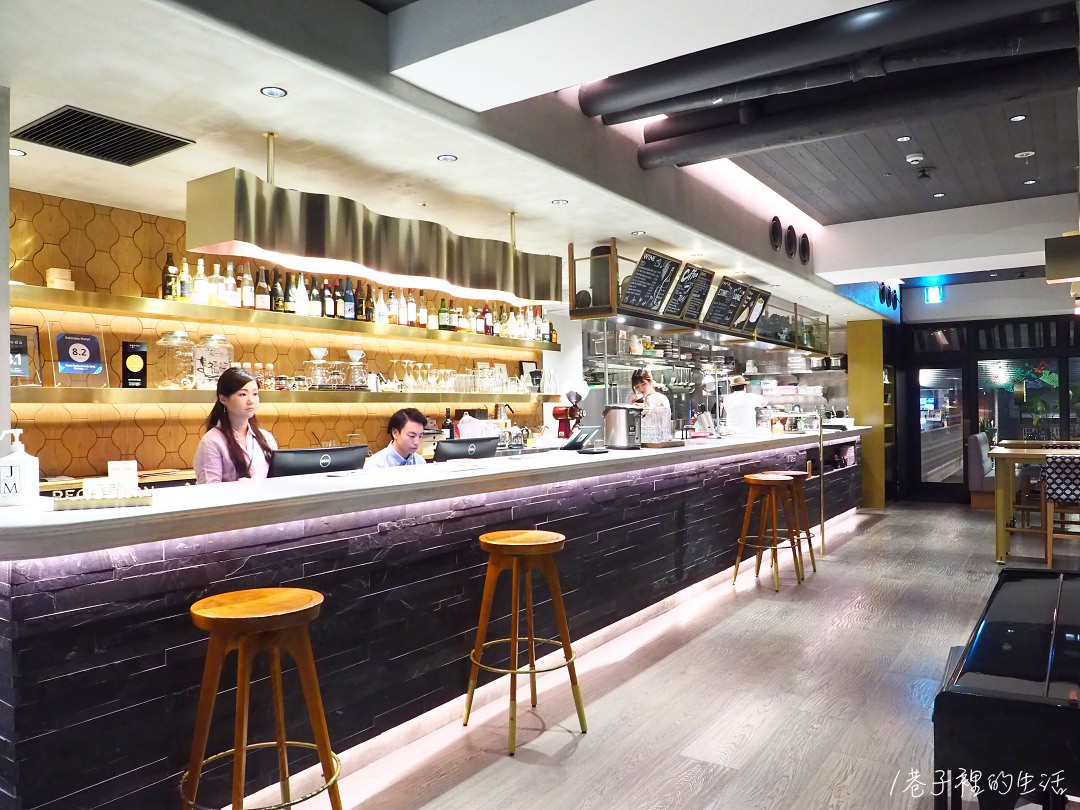 【沖繩住宿】Estinate Hotel 走路就到國際通，一樓就是餐廳兼酒吧的設計旅店