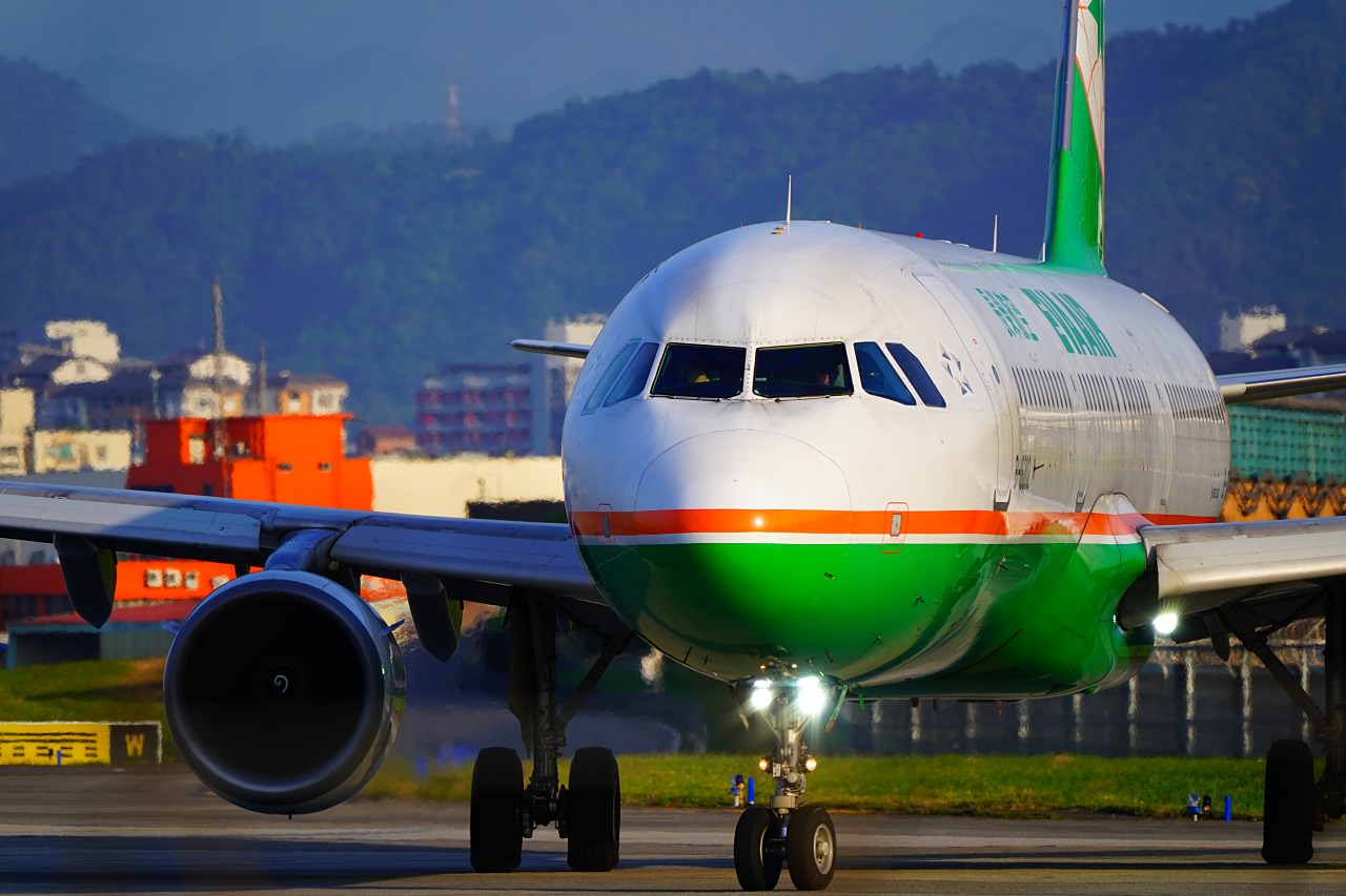 【攝影相談室】02：松山機場拍飛機全焦段攻略：從超廣角到超望遠鏡頭都能拍！