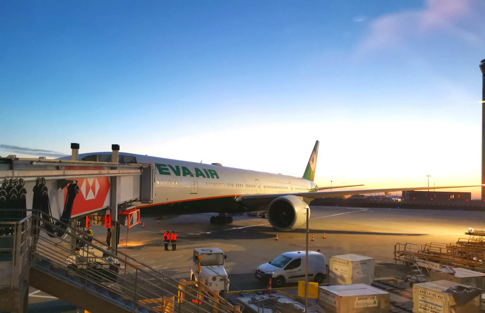 皇璽桂冠艙初體驗，長榮航空 BR87 台北飛巴黎的商務艙體驗