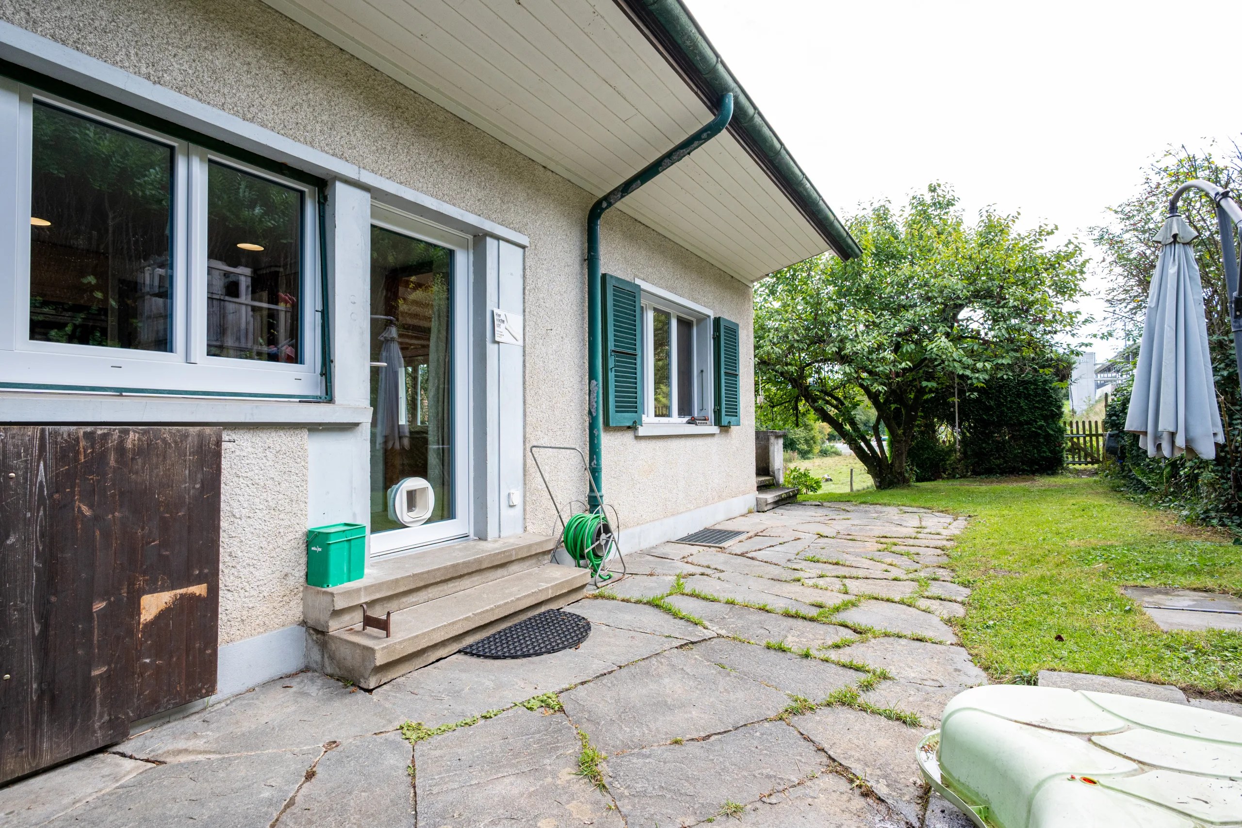 Ausgang Küche des Einfamilienhauses zu verkaufen in Gümmenen.