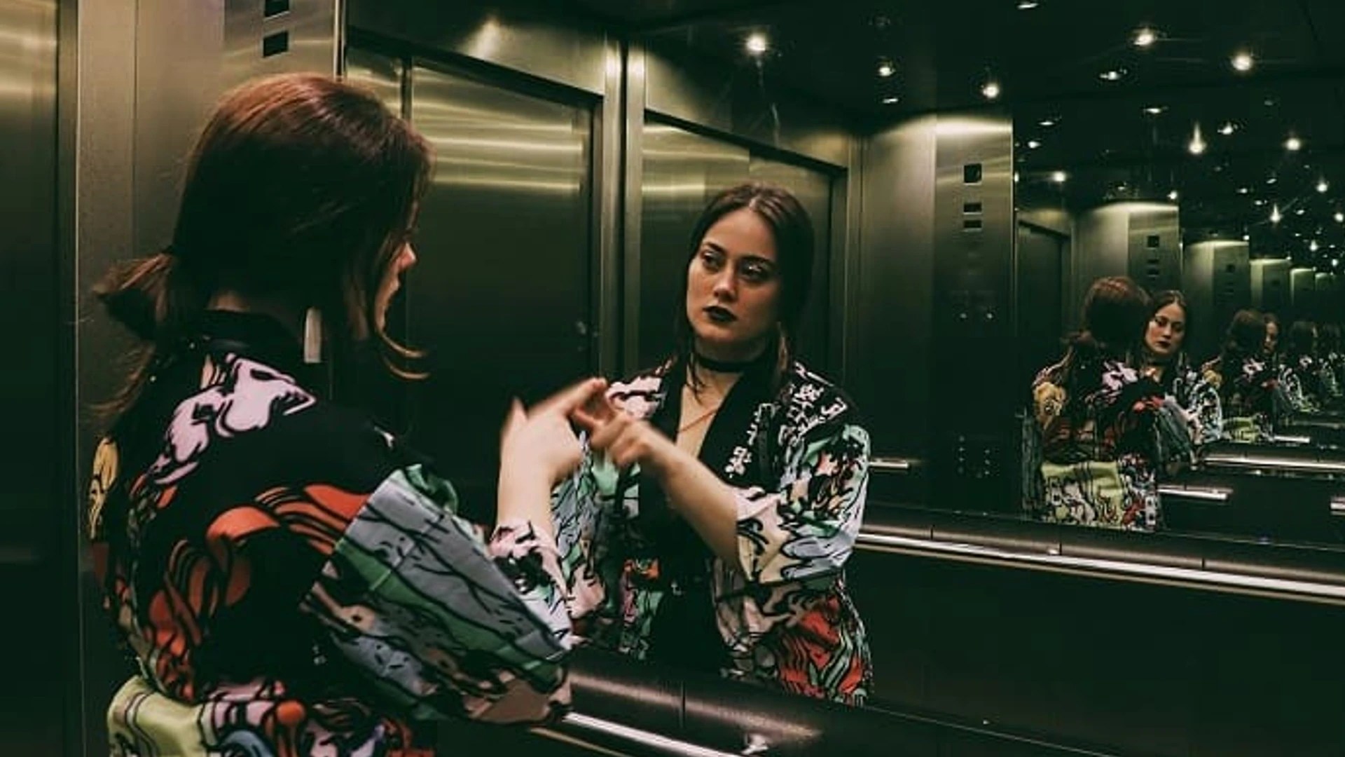 Ever Wondered Why Lifts & Elevators Have Mirrors? IMP