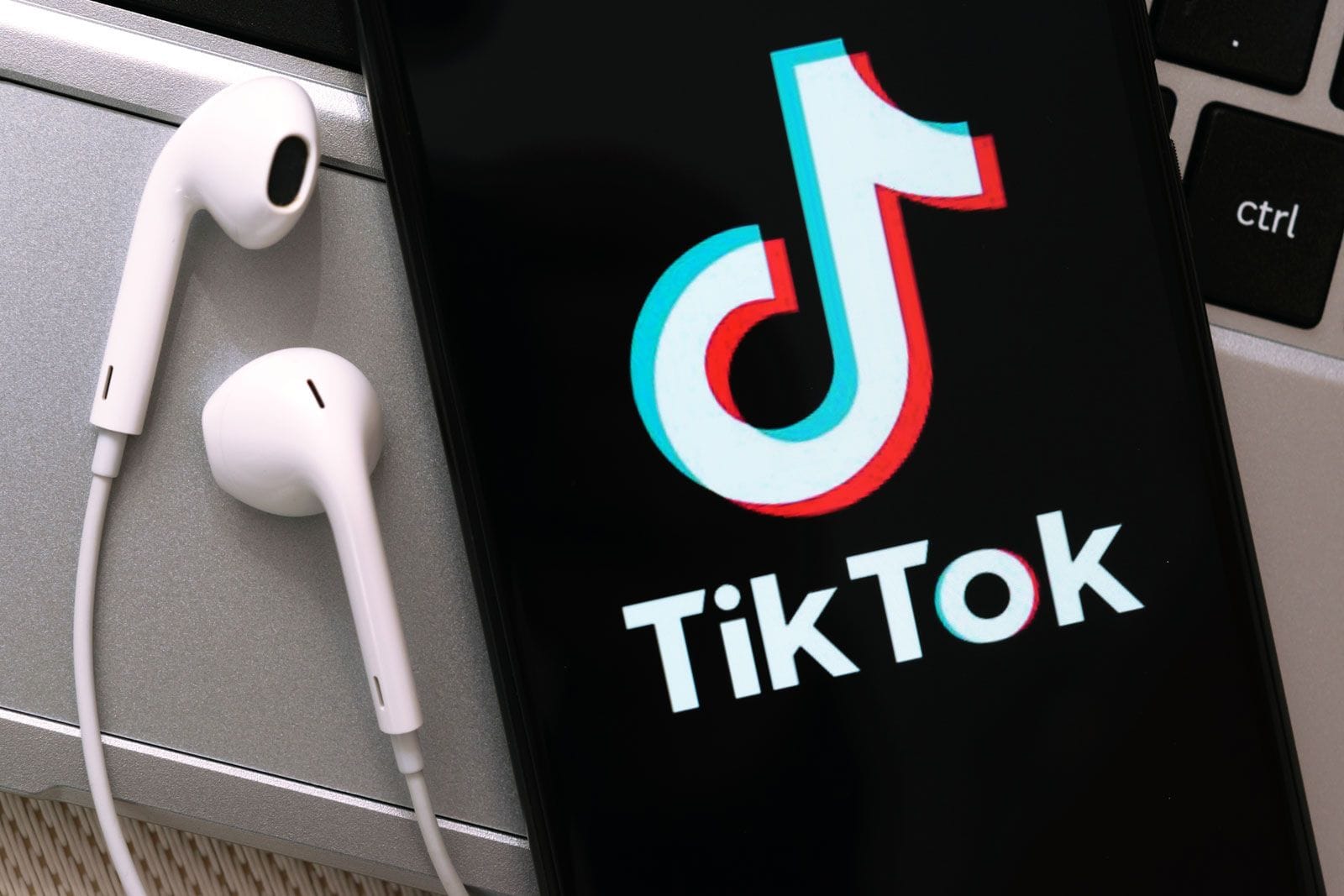 TikTok Adds AI Shopping Assistant and One Click Checkout
