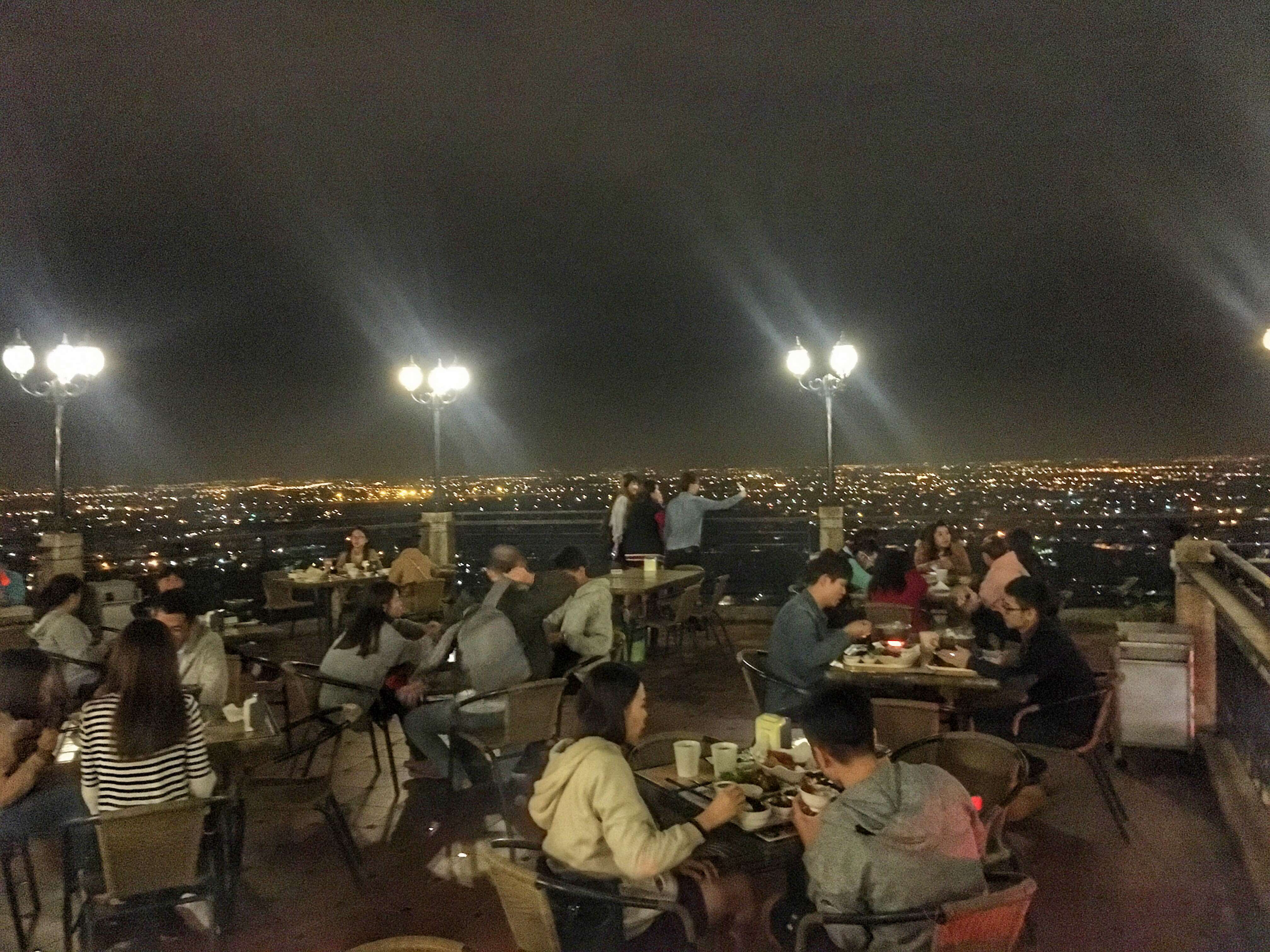 觀風聽月，阿蓮大崗山景觀餐廳，泡茶賞高雄最美夜景｜高雄美食景點
