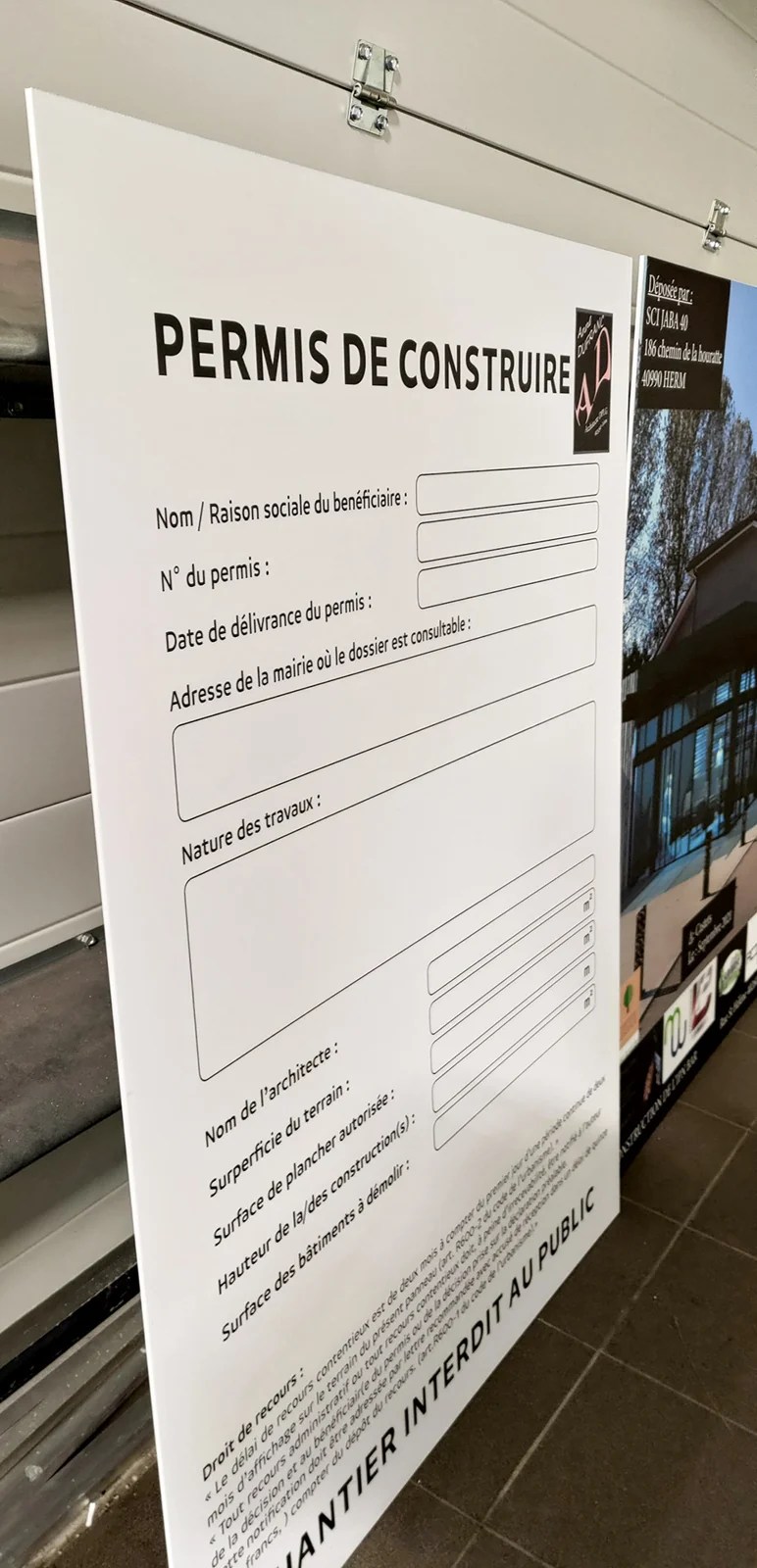 Panneaux de chantier imprimés, source Impression Adhésifs Numérique