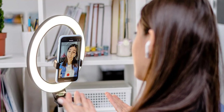‘Deinfluenced’: What’s the latest social media trend all about? | by Method | Mar, 2023
