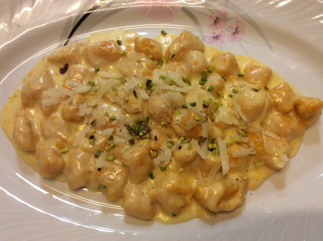 GNOCCHI DI ZUCCA CON CREMA DI TALEGGIO E GRANELLA DI PISTACCHI