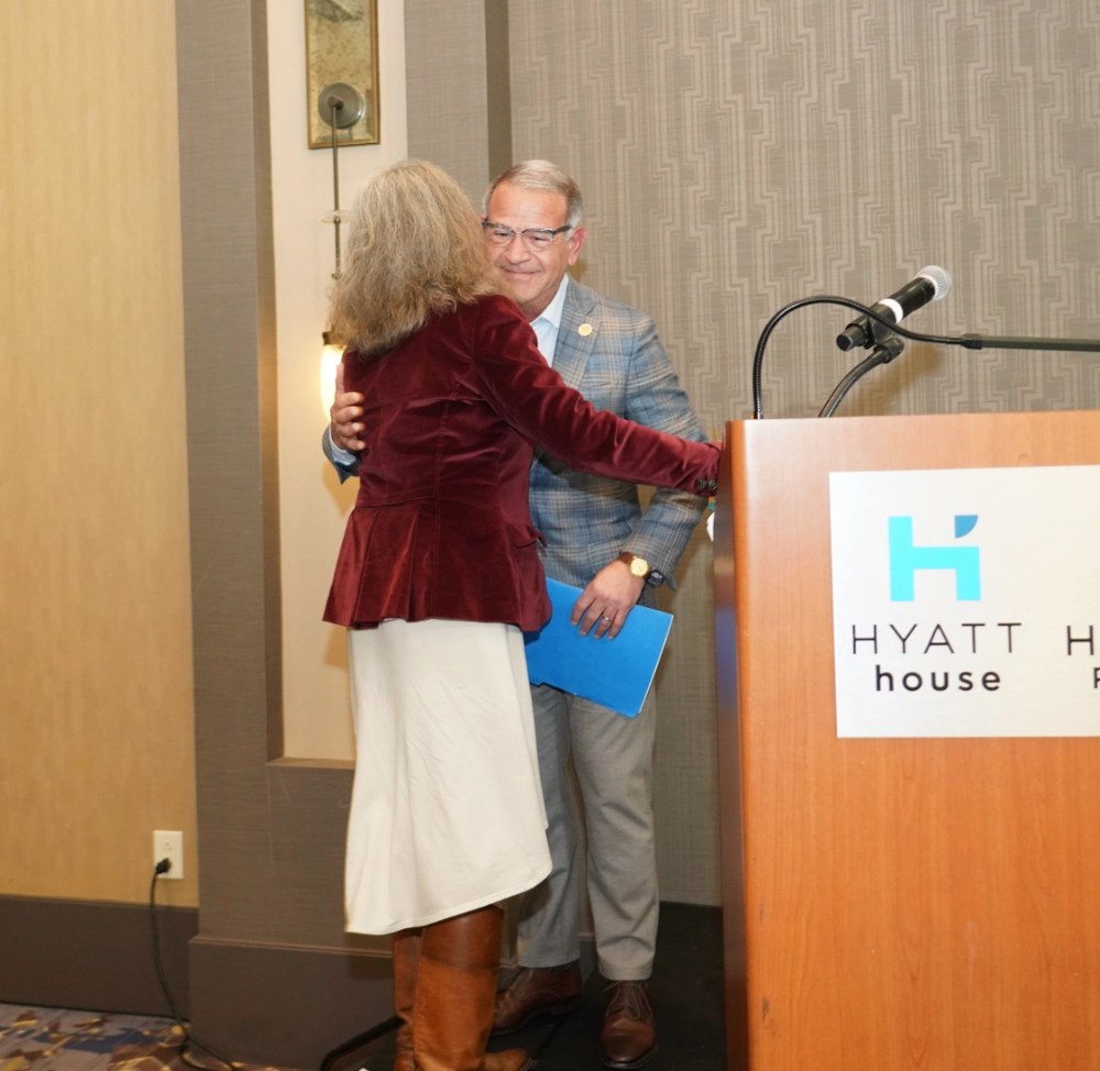 hug2