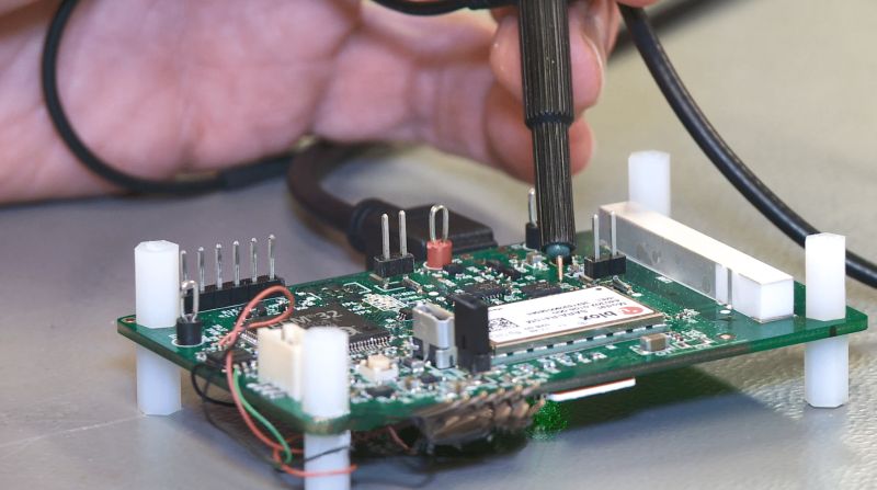 Electronic Product Testing Audio Video Wireless More - Download Beautiful Mountain Photo | High Resolution