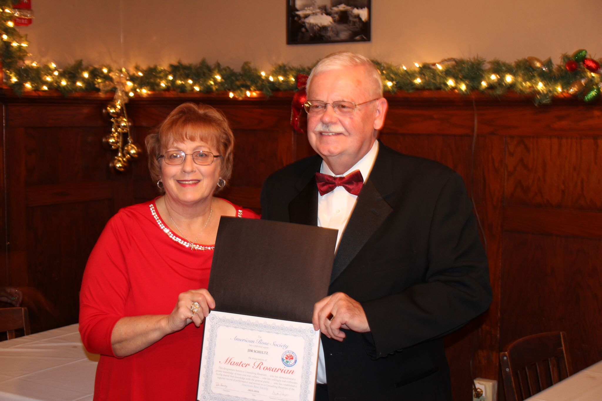 AWARDS BANQUET: Jim Shultz accempting his award.