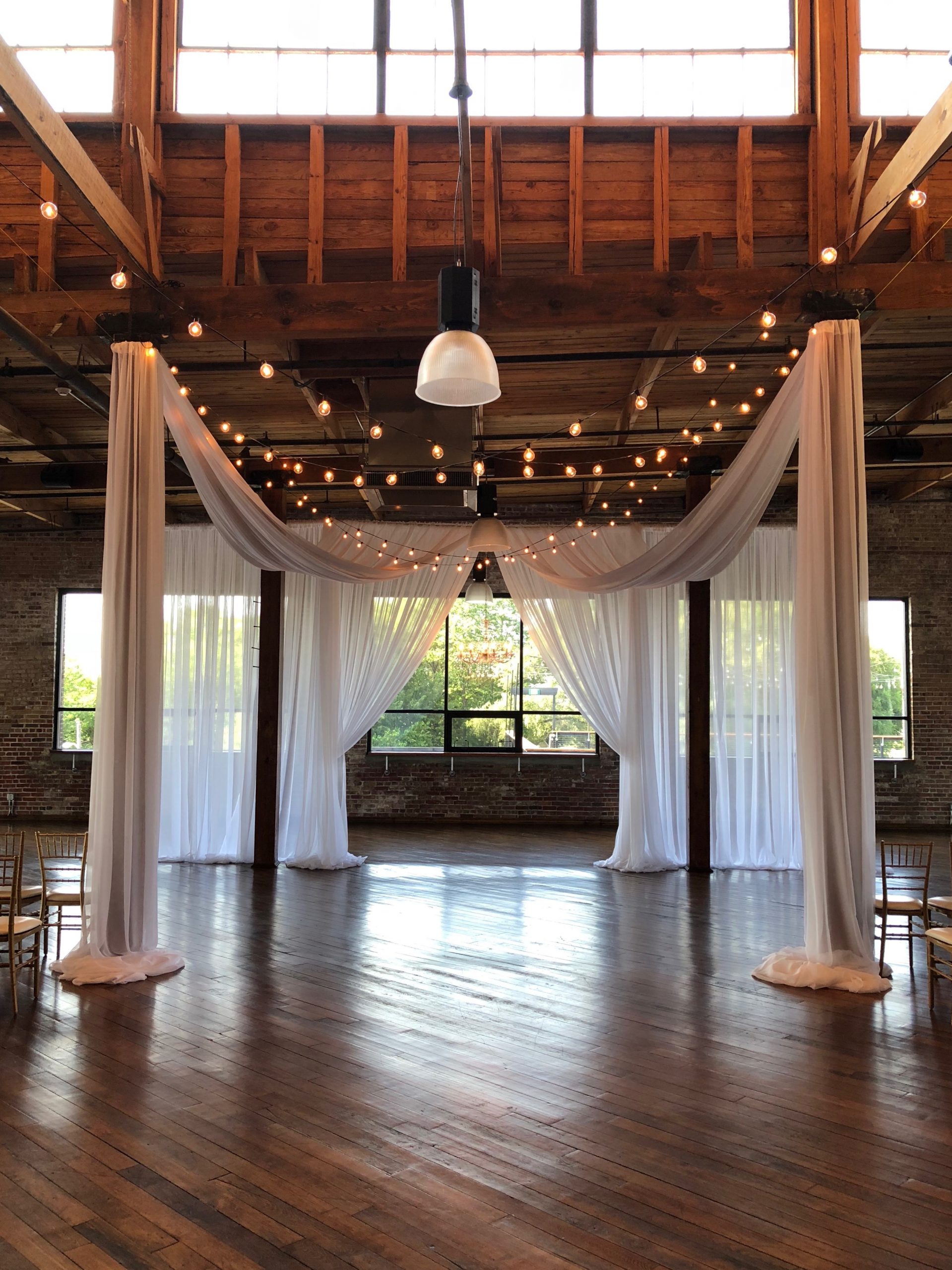 3 creative ways to decorate your wedding reception ceiling