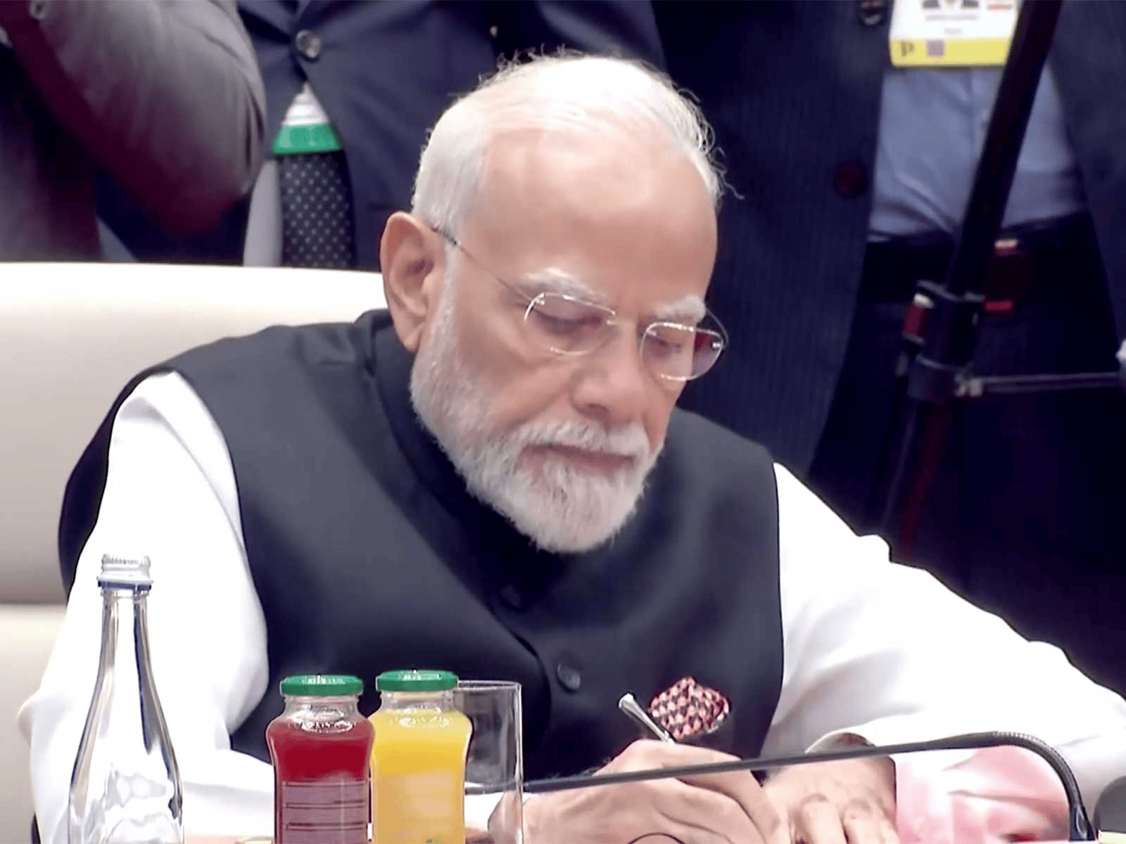 Modi signs declaration