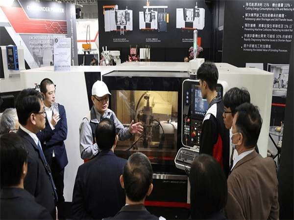Visitors to the Taipei International Machine Tool SHow