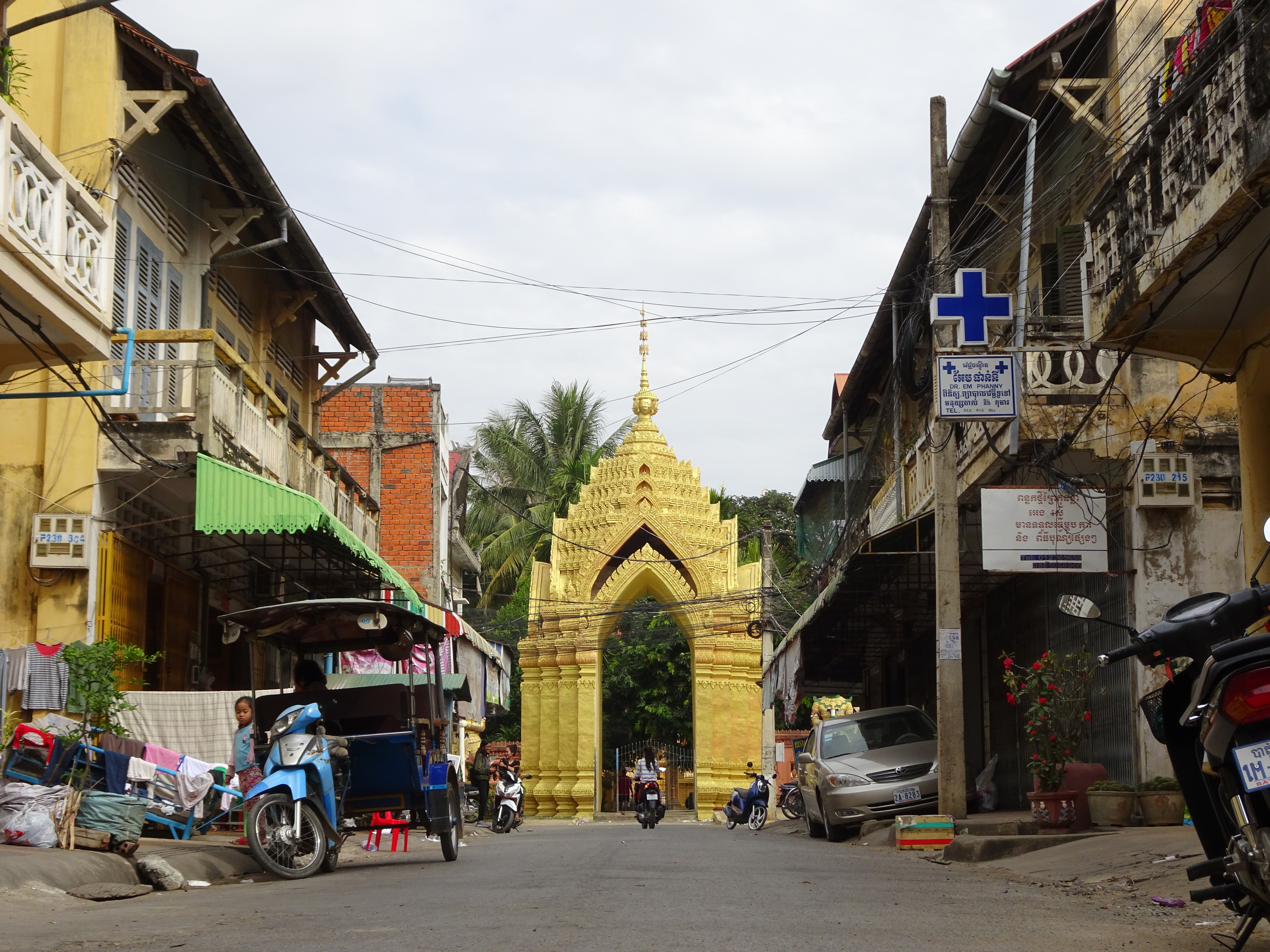 Wat entrance Battambang