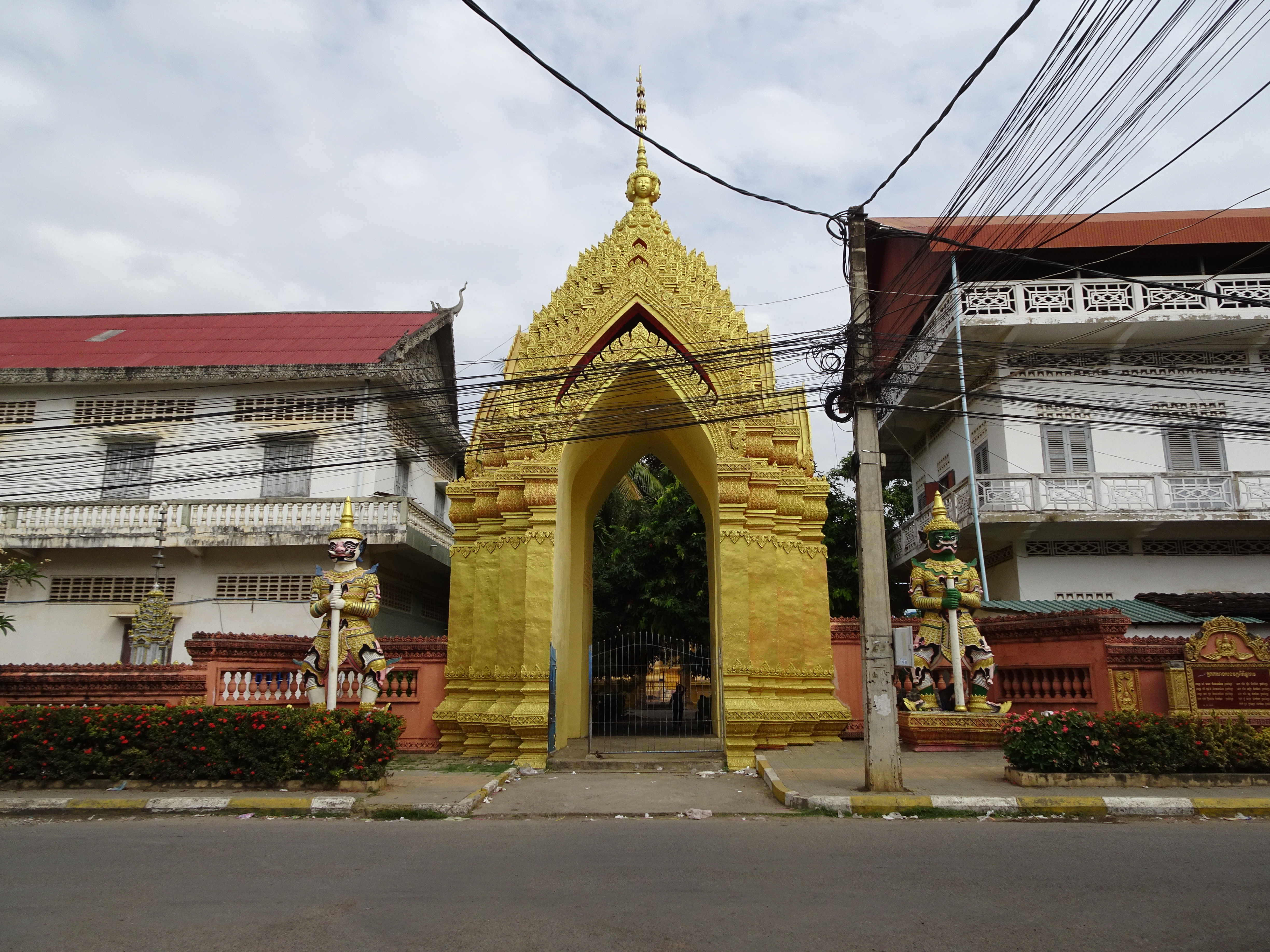 Wat entrance Battambang