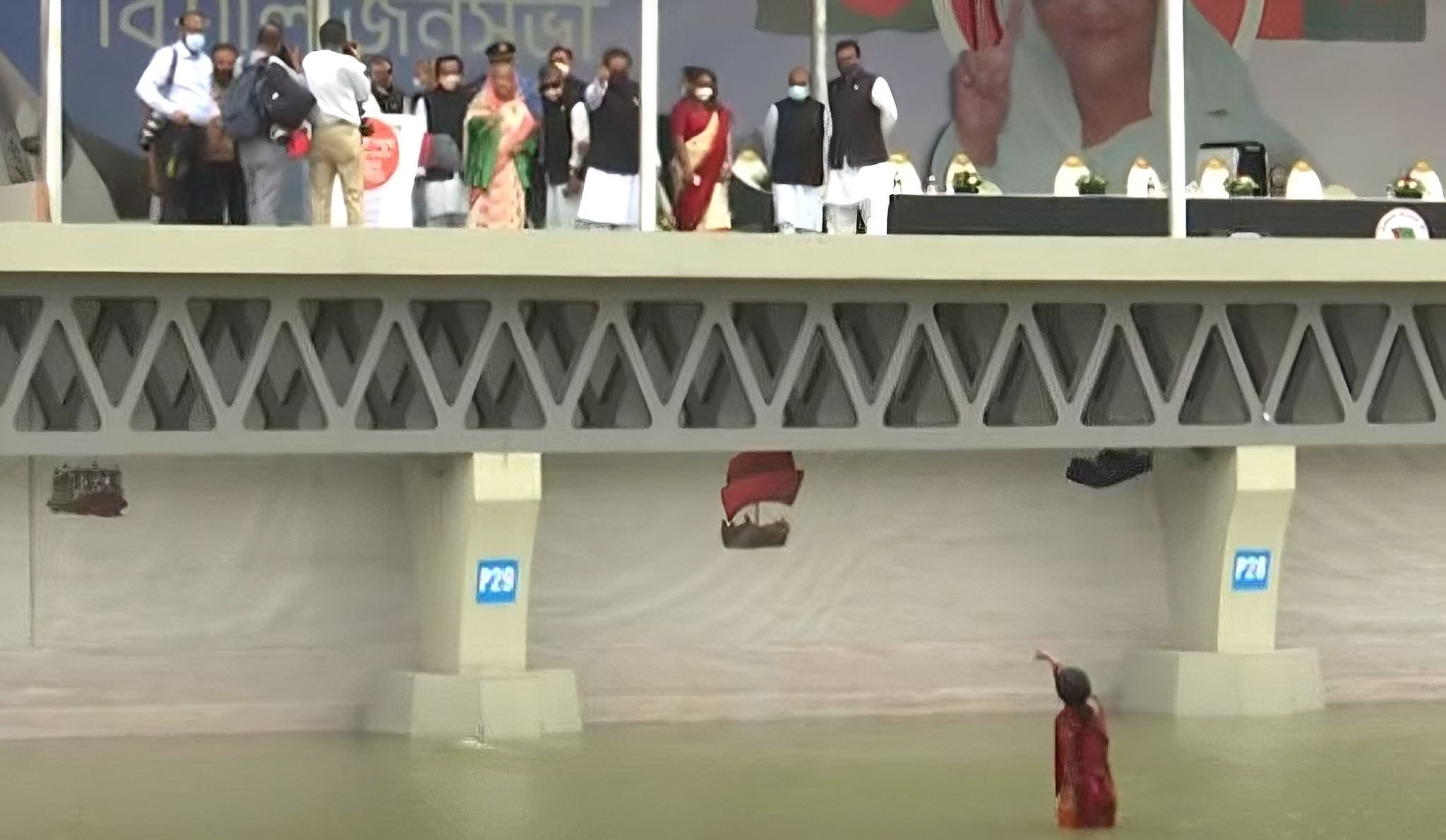 প্রধানমন্ত্রীর সঙ্গে সরাসরি কথা বললো কিশোরী