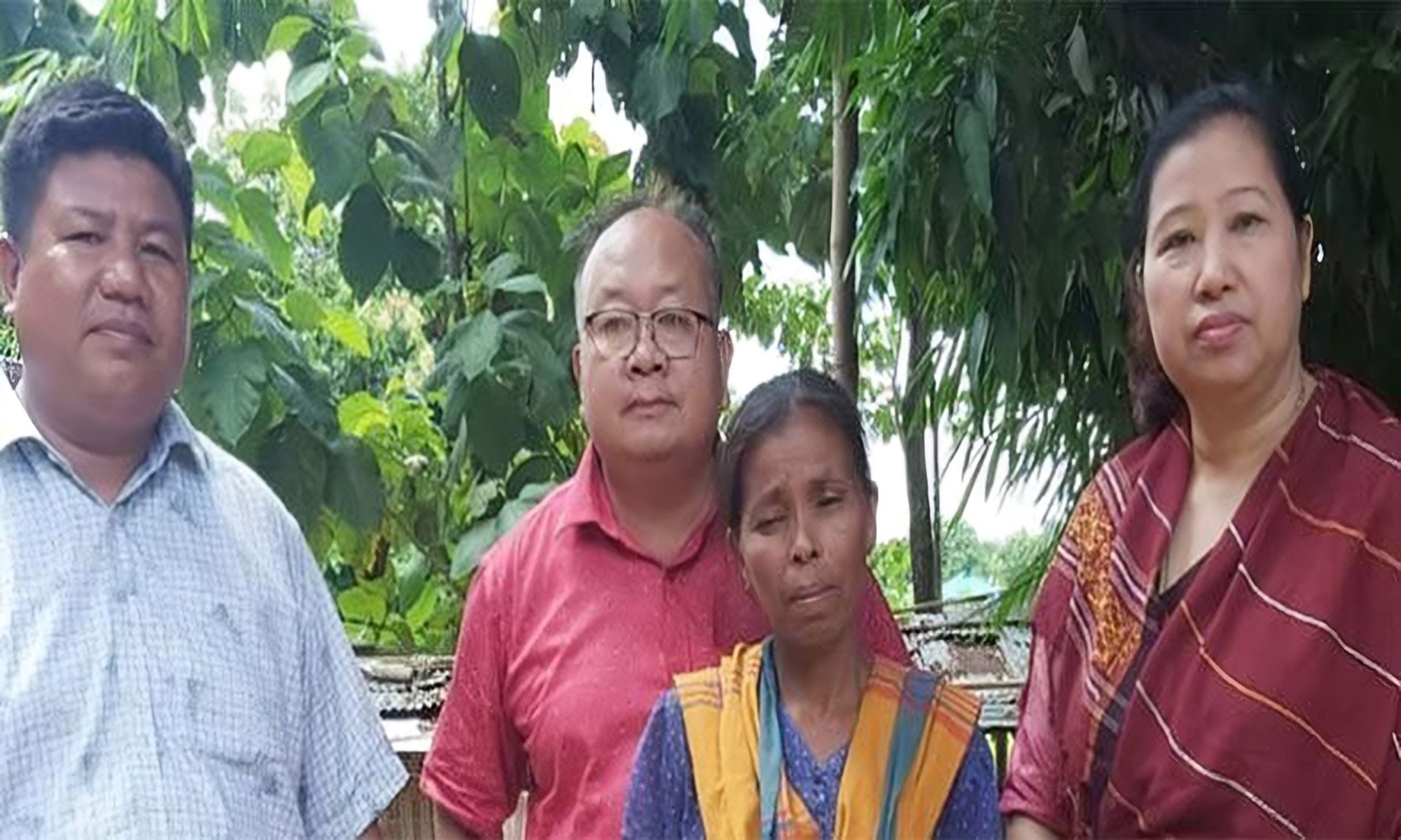 অভাবের তাড়নায় ‘সন্তান বিক্রি’ করতে বাজারে তুললেন মা!