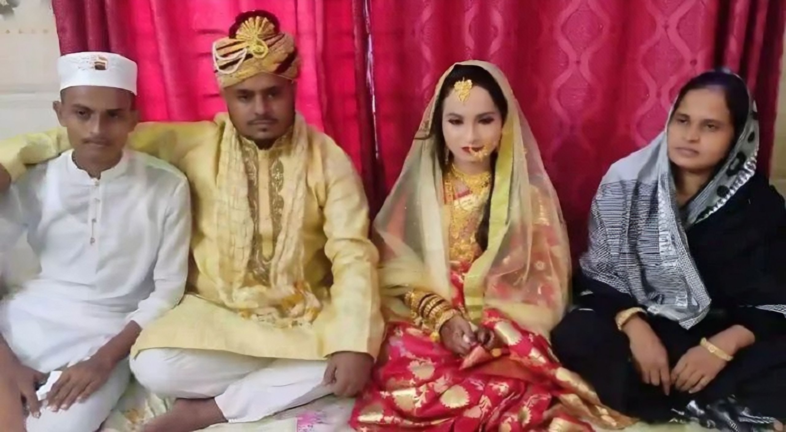 শঙ্কামুক্ত বর-কনে, কেঁদে উঠছেন ক্ষণে ক্ষণে