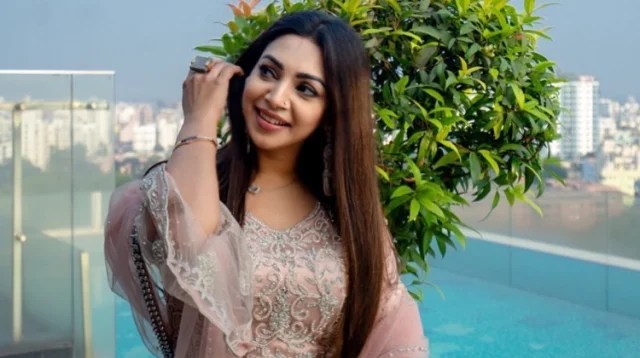 স্ক্যান্ডাল ইস্যুতে প্রভাকে আইনি নোটিশ