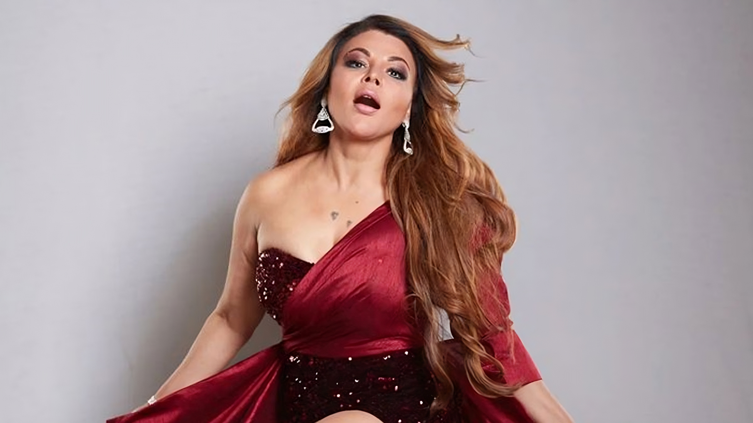জনসম্মুখে রোজা ভেঙে ফেললেন রাখি!