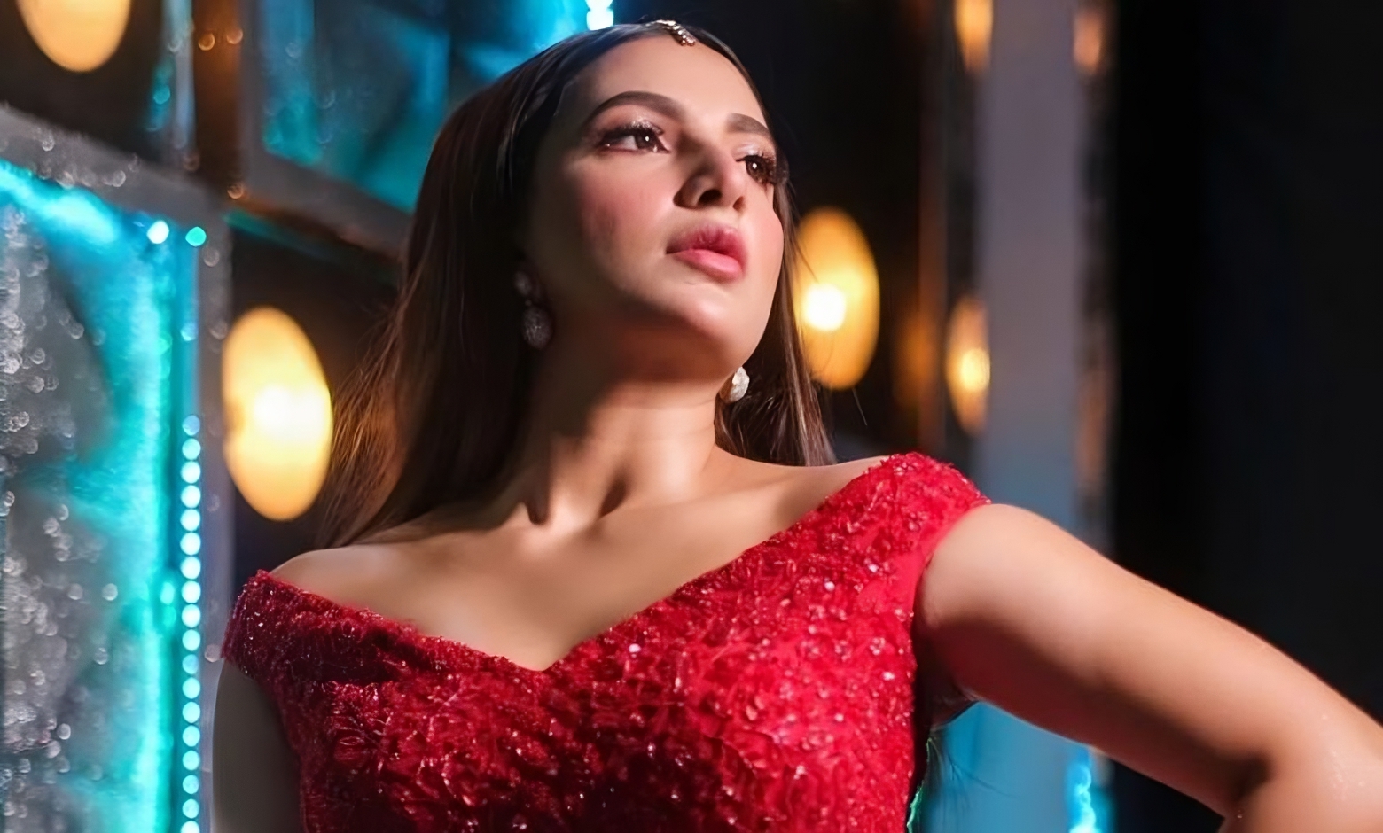লাল টুকটুকে গাউনে ভক্তদের ঘুম কাড়লেন শুভশ্রী