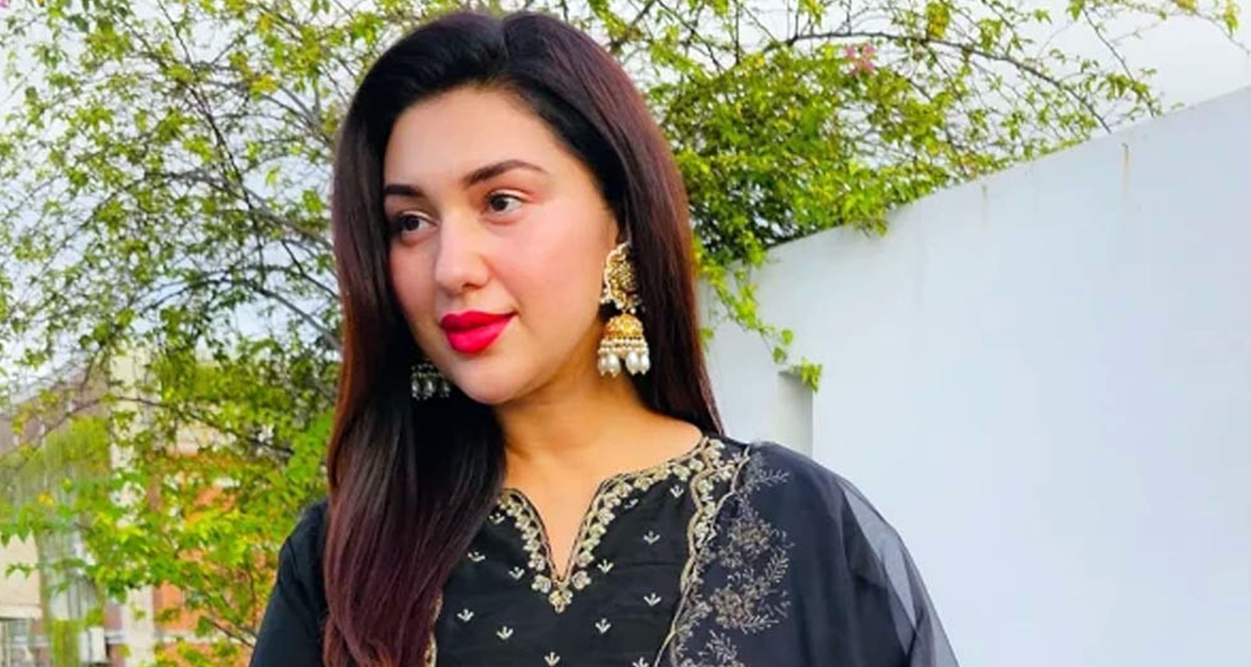 চারপাশে সব ফেরেশতা : অপু বিশ্বাস