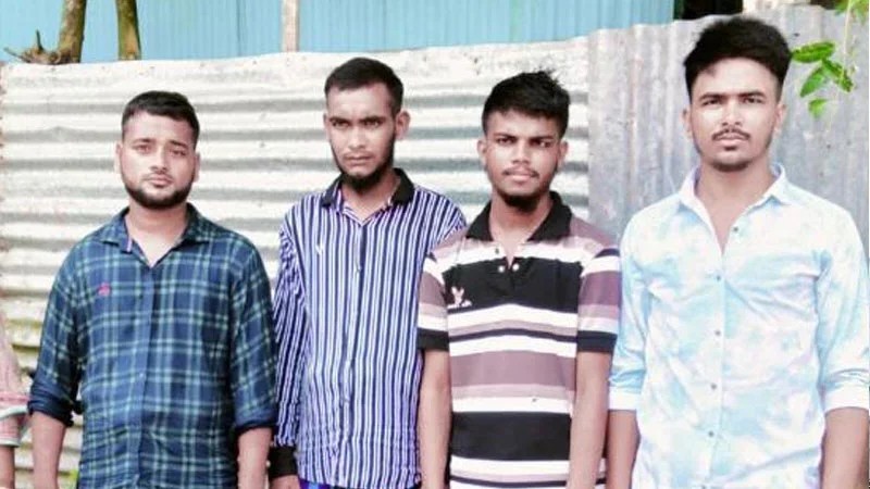 ‘এক প্লেট ভাত ও কাঁচা মাছ খেতে দিত’