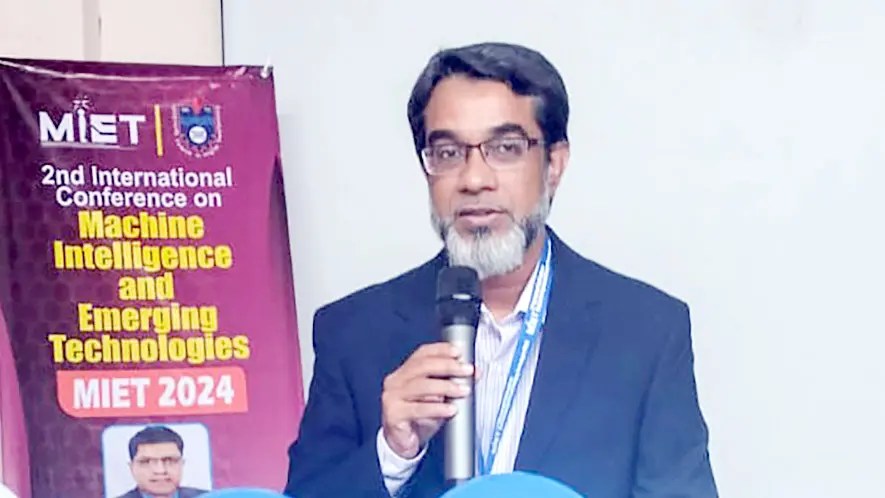 প্রযুক্তি কেন্দ্রিক গবেষণায় মনোযোগ দিতে হবে: উপাচার্য