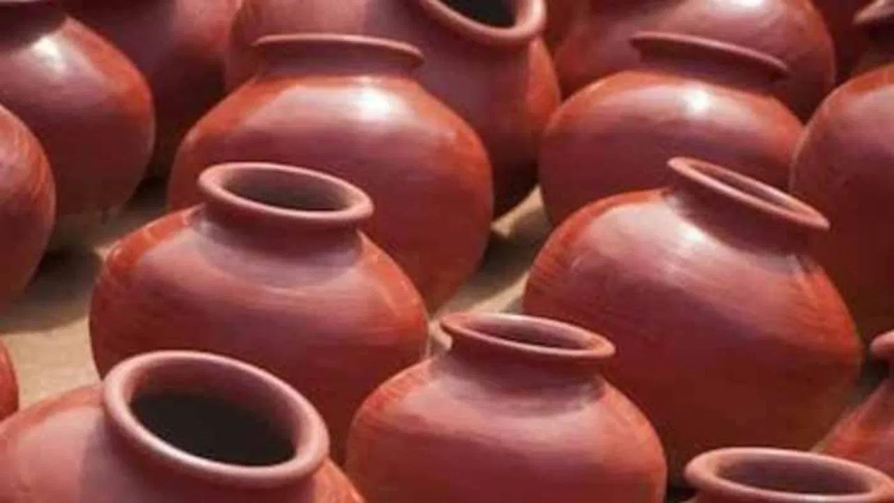 খালি কলসি