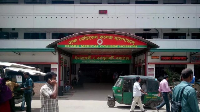 ঢামেকে আইসিইউ দালাল দ্বন্দ্বে দুই গ্রুপের সংঘর্ষ, ৭ জন আহত