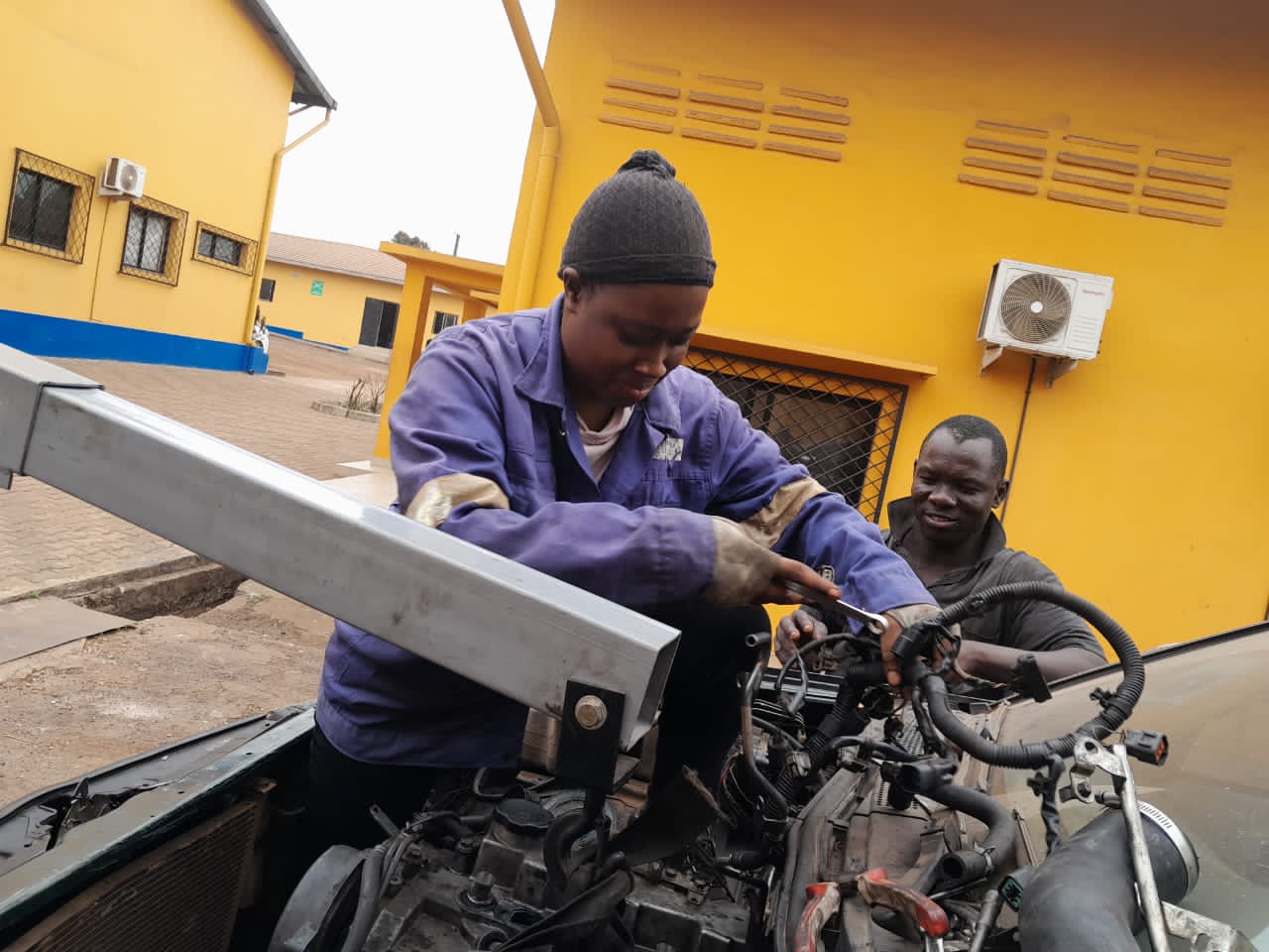 Vers le 08 mars: dans l’univers des femmes mécaniciennes