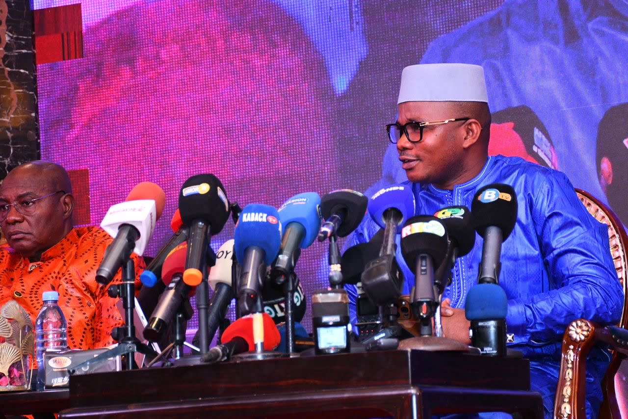 « On a vu des révisions ici, où personne ne savait qu’est ce qu’il fallait réviser, jusqu’au jour du référendum » Dr Dansa KOUROUMA, en conférence de presse