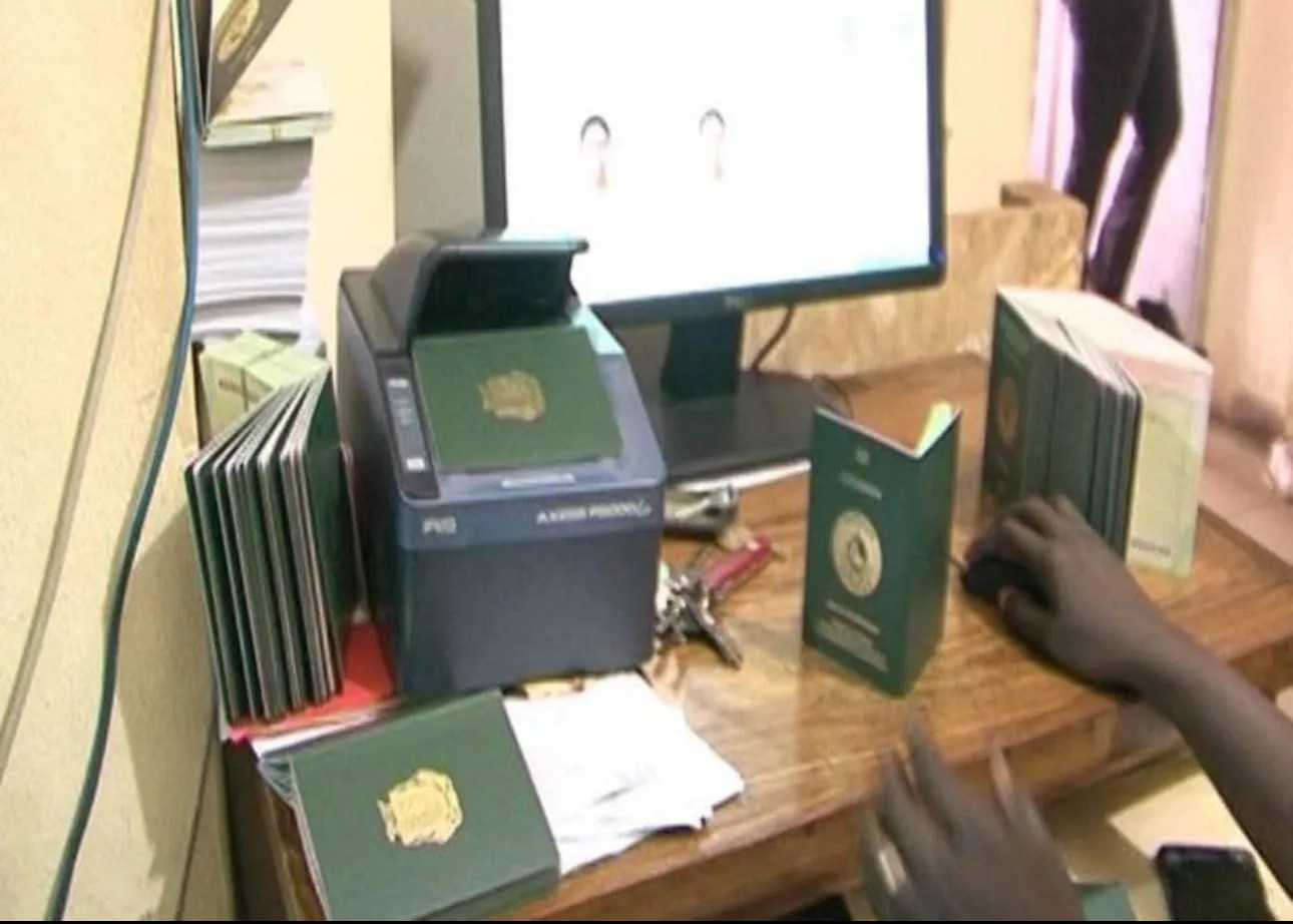 Passeports biométriques guinéens: Coup de main historique du Général-refondateur aux  compatriotes de la diaspora( Par Mandian Sidibé)