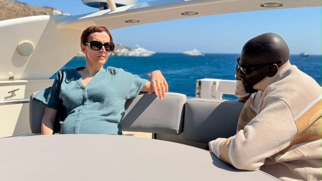 Depuis la Grèce où il est en vacances, le président Doumbouya rassure : « Je reste, où que je sois, au service exclusif de notre pays et de son peuple » 