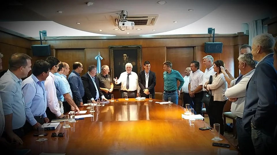 Edgar Bruno viajo a Buenos Aires junto a otros intendentes.