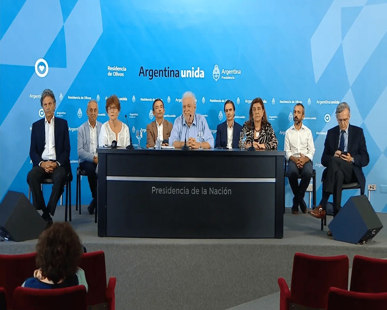 González García afirmó que los expertos opinan “unánimemente” que “hay que prorrogar la cuarentena”