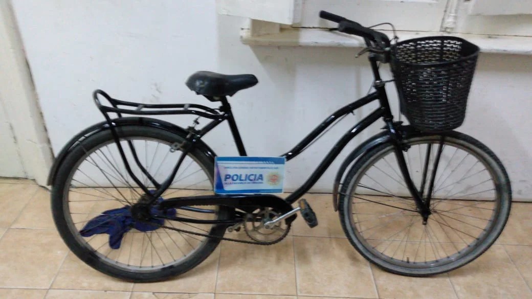 Canals: la policía halla en un baldío una bicicleta hurtada