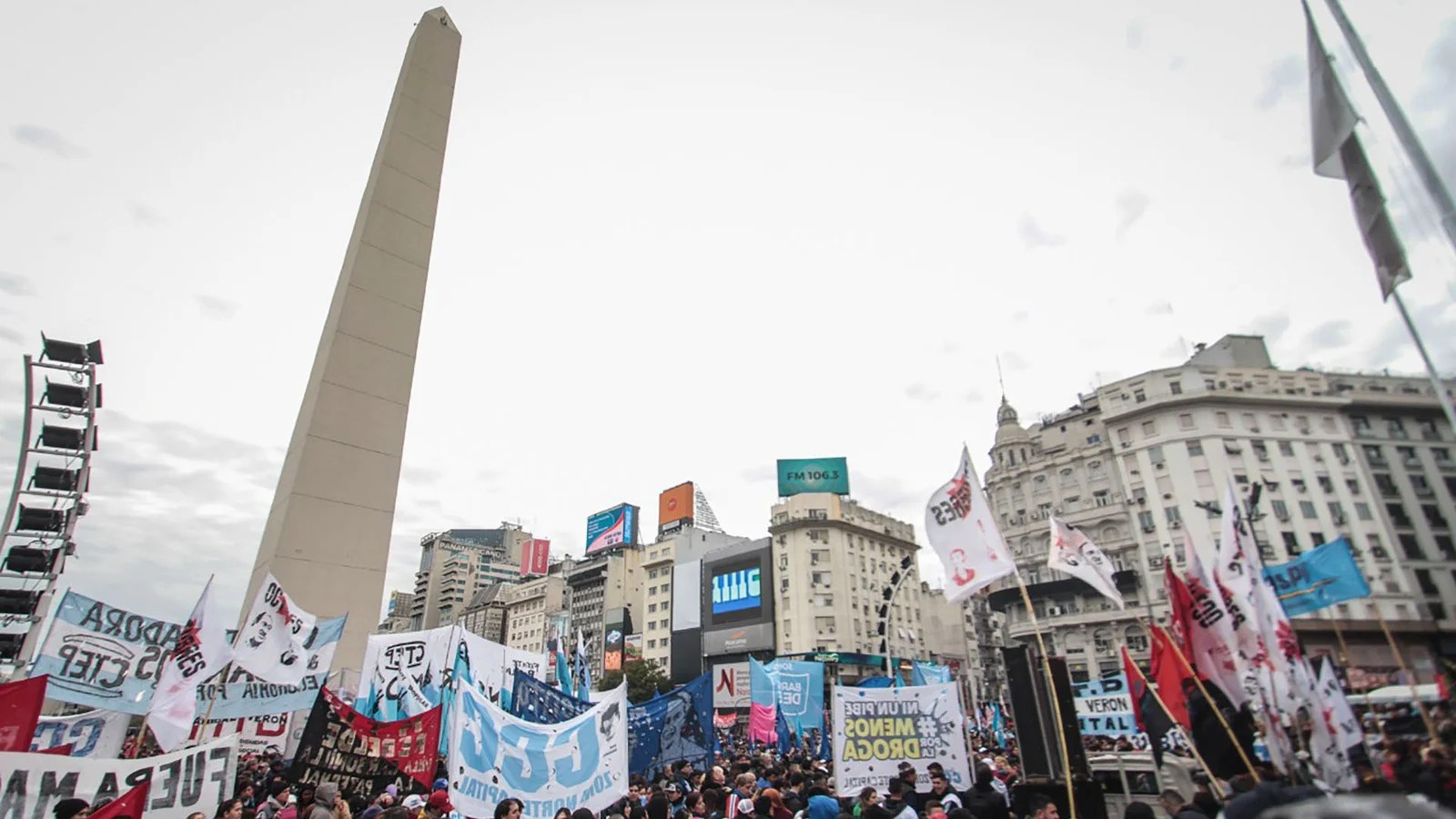Manifestaciones con banderazos y ollas populares para apoyar el impuesto a las grandes fortunas