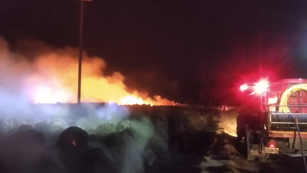 Canals: bomberos acuden por incendio intencional de un campo