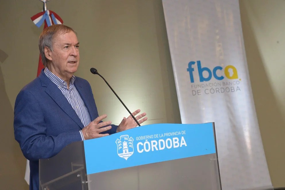 Schiaretti lanzó créditos a tasa cero para transportistas escolares y especiales