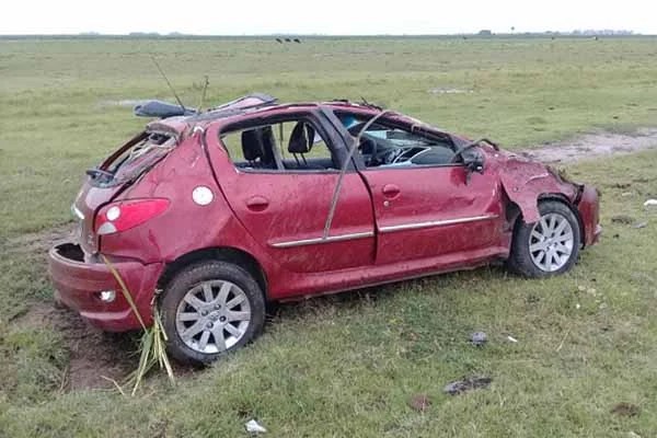 Jóvenes de Etruria, con graves heridas por un vuelco