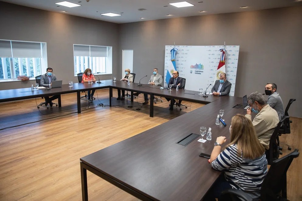 Grahovac informó en la Legislatura sobre el próximo inicio de clases