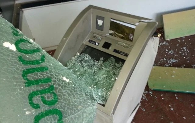 Buchardo: destrozaron un cajero automático porque hace rato no andaba