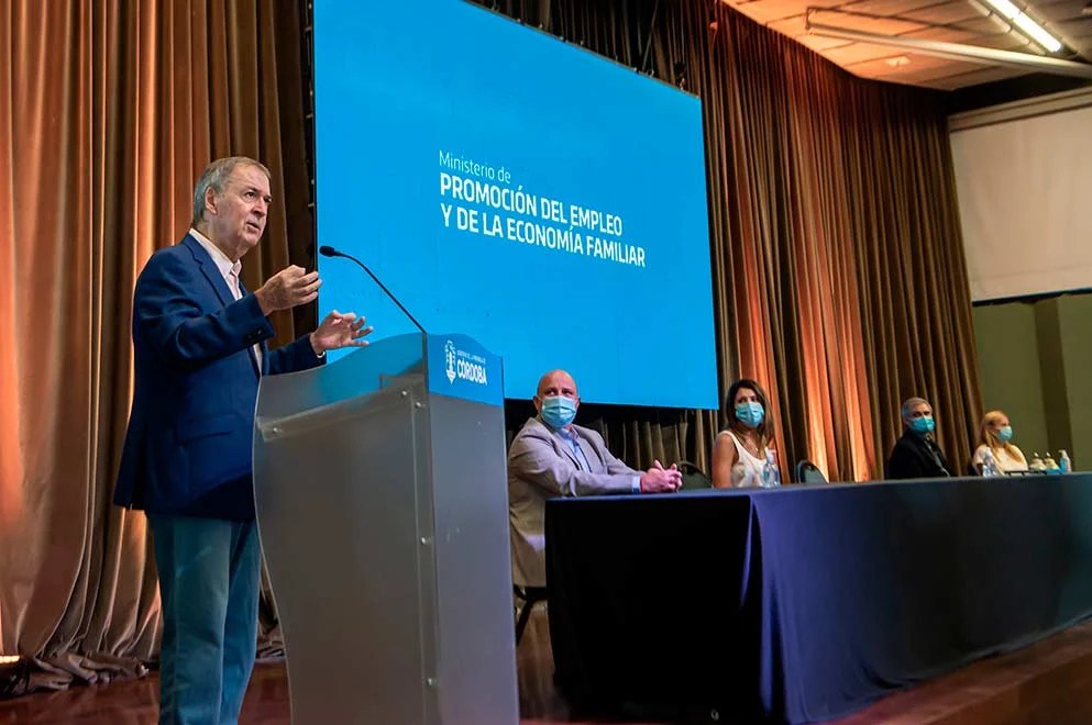 Schiaretti presentó un programa de inserción laboral vinculado a empresas tecnológicas