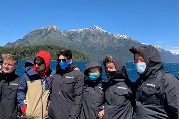 Más casos de egresados que vuelven de Bariloche con Covid