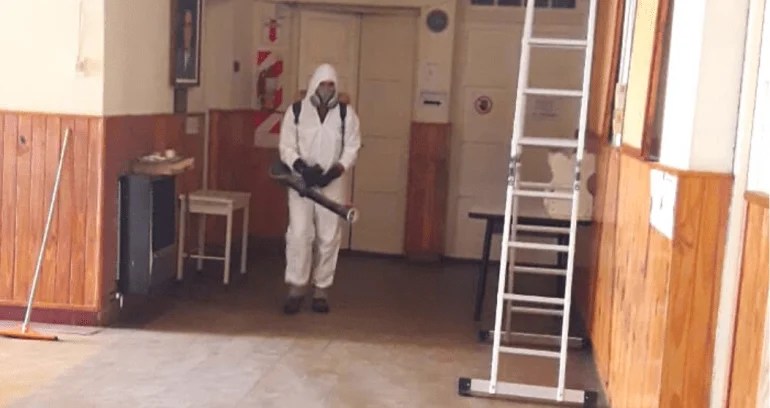 Fumigan y desinfectan las escuelas de Sampacho